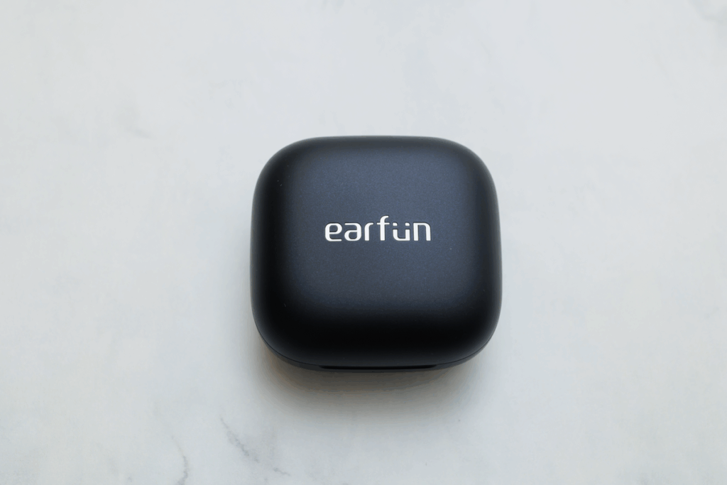 ミヤビテックブログ | 【実機レビュー】EarFun Air Pro 4i：1万円以下で手に入る”ほぼ完璧”なワイヤレスイヤホンを2週間使い倒してみた
