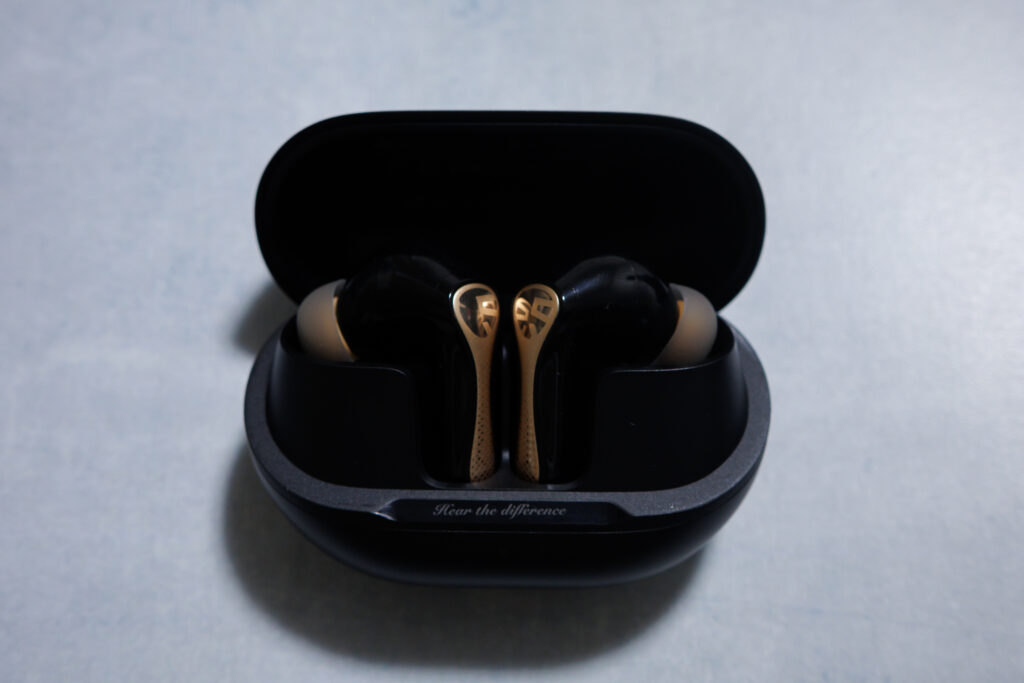 ミヤビテックブログ | 【実機レビュー】SOUNDPEATS Air5 Pro+ 登場!MEMS×10mmドライバーが生む“異次元の高解像度サウンド” ミヤビテックブログ | 【実機レビュー】SOUNDPEATS Air5 Pro+ 登場!MEMS×10mmドライバーが生む“異次元の高解像度サウンド”